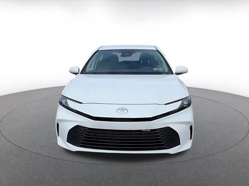 Used 2025 Toyota Camry LE image 5