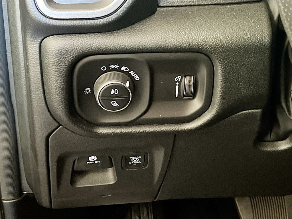 Used 2025 RAM 1500 Warlock AWD/4WD image 10