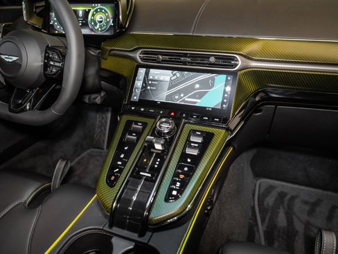 Used 2025 Aston Martin V8 Vantage Coupe image 22