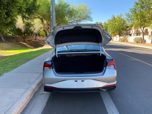 Used 2021 Hyundai Elantra SEL FWD image 10
