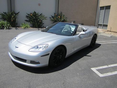 Used 2009 Chevrolet Corvette Convertible w/ Preferred Equipment Group RWD image 22