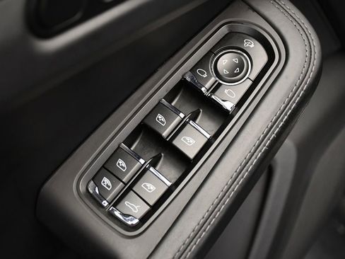 Used 2024 Porsche Macan S image 39