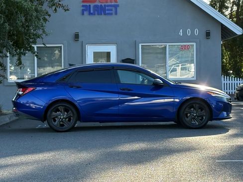 Used 2023 Hyundai Elantra SEL FWD image 4
