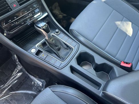 Used 2025 Volkswagen Jetta SE image 35