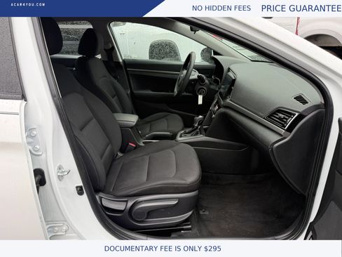 Used 2018 Hyundai Elantra SE image 12