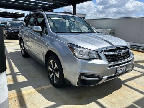 Used 2017 Subaru Forester 2.5i Premium w/ Popular Package #2A AWD/4WD image 3