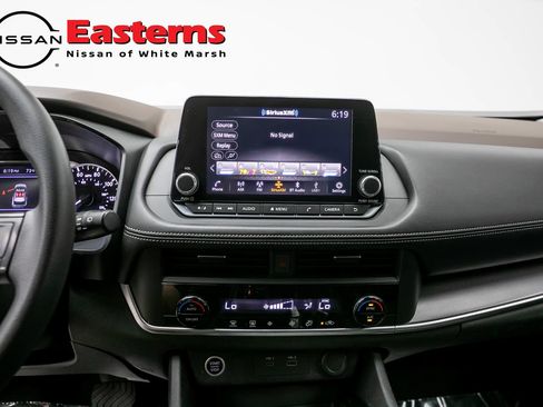 Used 2023 Nissan Rogue SV AWD/4WD image 12