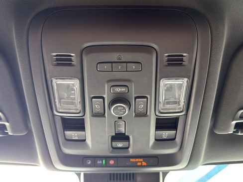 Used 2024 GMC Yukon AT4 w/ Technology Package AWD/4WD image 42