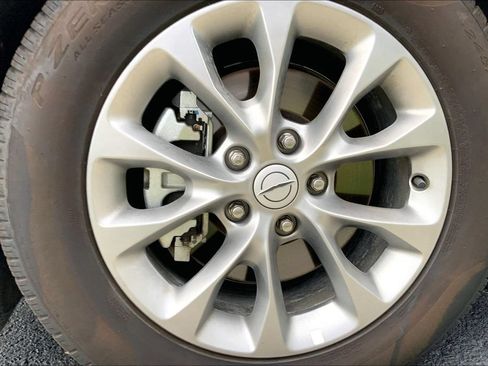 Used 2026 Chrysler Pacifica Limited FWD image 3