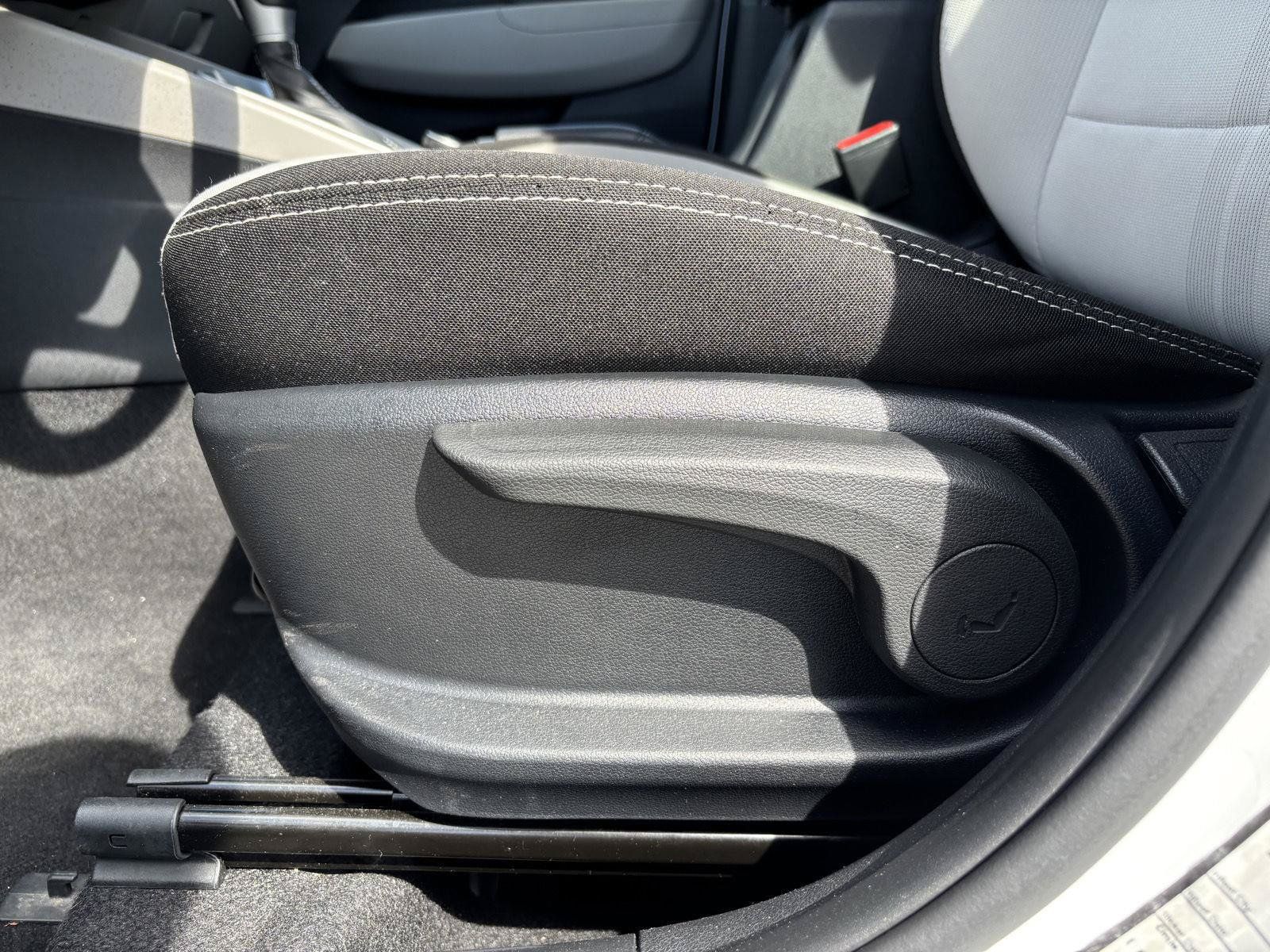 Used 2025 Hyundai Venue SEL FWD image 15