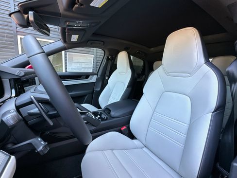 New 2026 Porsche Cayenne Coupe AWD/4WD image 5