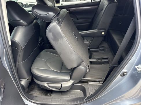 Used 2022 Toyota Highlander Limited FWD image 15