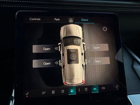 Used 2025 Cadillac Escalade ESV Sport w/ Touring Package image 23