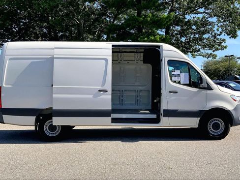 Used 2022 Mercedes-Benz Sprinter 2500 image 35