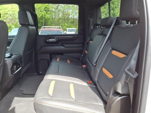 Used 2025 GMC Sierra 2500 AT4 w/ Technology Package AWD/4WD image 18