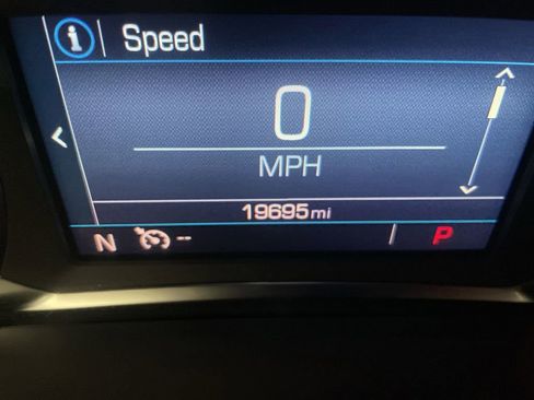 Used 2023 GMC Acadia SLE w/ Driver Convenience Package image 4