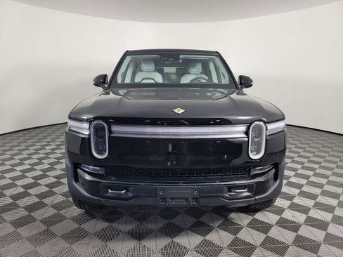 Used 2025 Rivian R1S Premium image 8