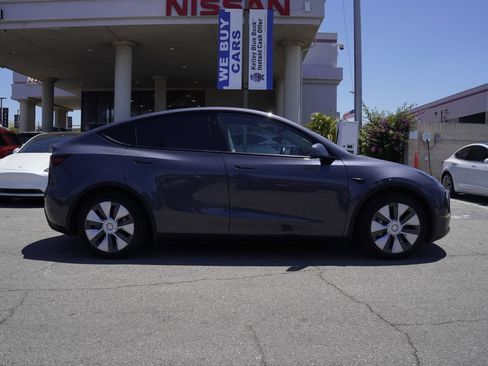 Used 2023 Tesla Model Y Long Range AWD/4WD image 3