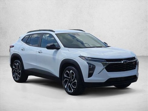 Used 2025 Chevrolet Trax RS w/ Driver Confidence Package image 3