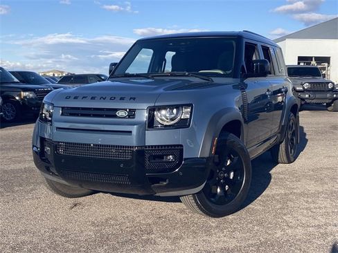 Used 2023 Land Rover Defender 110 X-Dynamic SE image 3