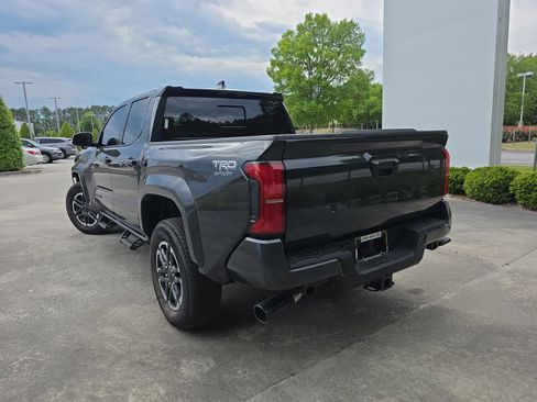 Used 2025 Toyota Tacoma TRD Sport w/ TRD Sport Upgrade Package RWD image 5