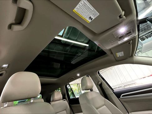 Used 2023 Volkswagen Atlas SE w/ Panoramic Sunroof Package image 25