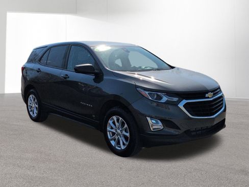 Used 2021 Chevrolet Equinox LS w/ LS Convenience Package AWD/4WD image 3
