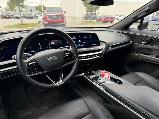 Used 2024 Cadillac Lyriq Sport AWD/4WD image 6