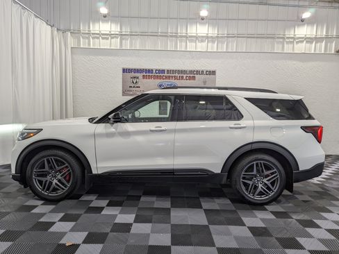 Used 2025 Ford Explorer ST w/ Sun And Sound Package AWD/4WD image 2