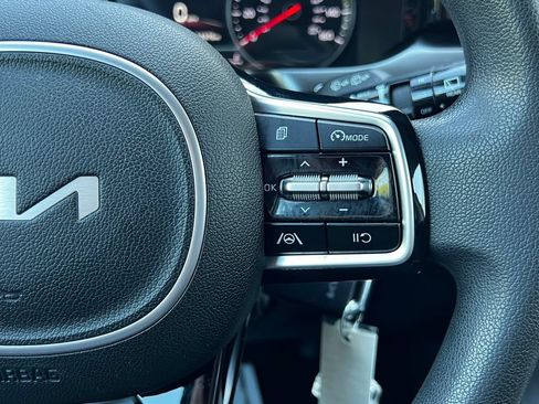 Used 2022 Kia Sorento LX FWD image 23