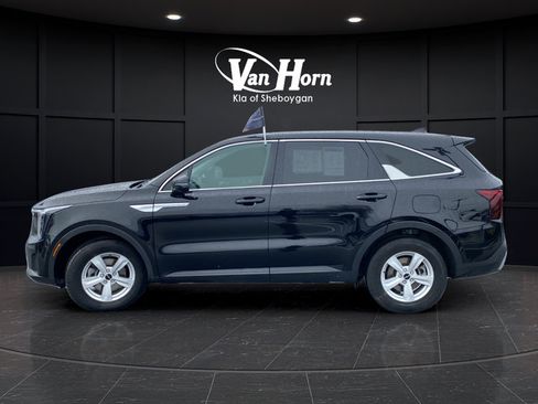 Used 2025 Kia Sorento LX FWD image 4