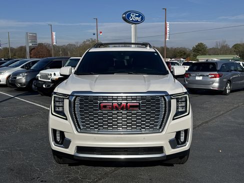 Used 2022 GMC Yukon XL Denali image 3