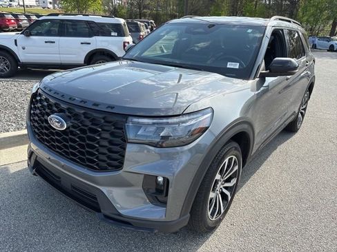 Certified 2025 Ford Explorer ST-Line image 4