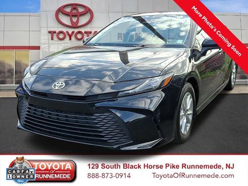Used 2025 Toyota Camry LE FWD image 5