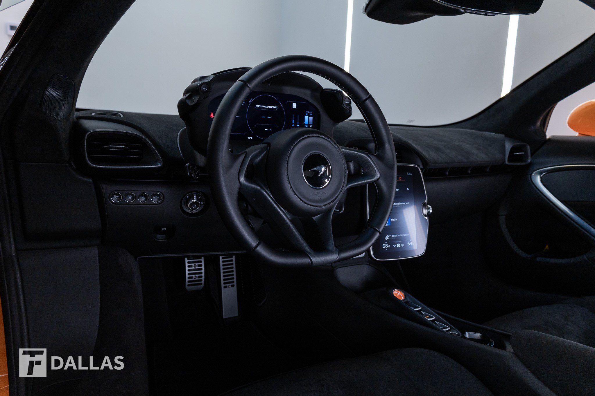Used 2026 McLaren Artura RWD image 23