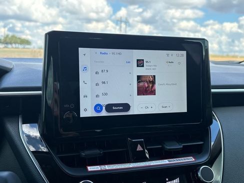 Certified 2025 Toyota Corolla LE image 17