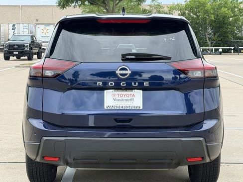 Used 2025 Nissan Rogue SV FWD image 5