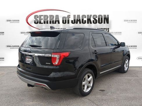 Used 2016 Ford Explorer XLT w/ Equipment Group 202A image 8