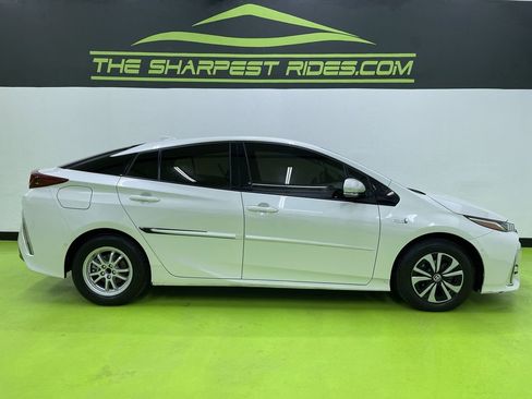 Used 2018 Toyota Prius Prime Advanced image 11