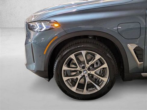 New 2026 BMW X5 xDrive50e w/ Premium Package image 10