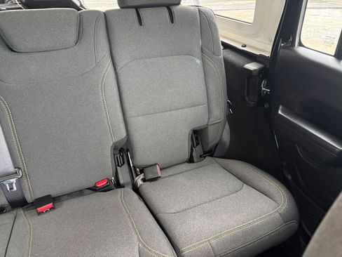 Used 2025 Jeep Wrangler Sport S image 33
