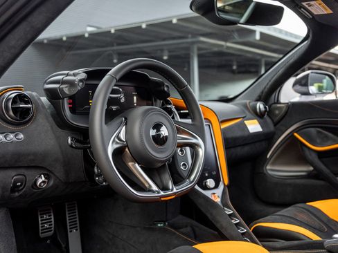 Used 2026 McLaren 750S Spider RWD image 28