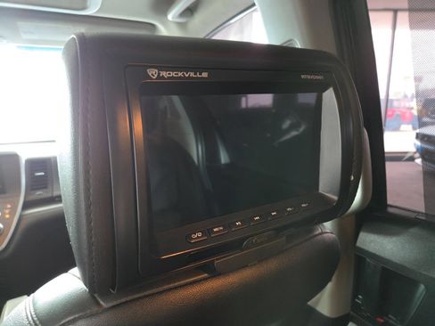 Used 2015 Toyota Sienna SE image 24