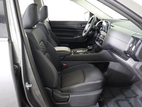 Used 2024 Nissan Pathfinder S image 29