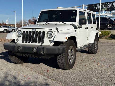 Used 2018 Jeep Wrangler Unlimited Sahara image 3