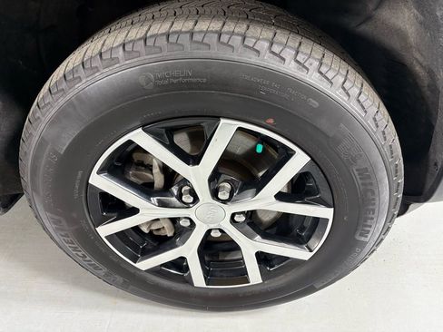 Used 2024 Jeep Grand Cherokee L Limited w/ Luxury Tech Group II image 12