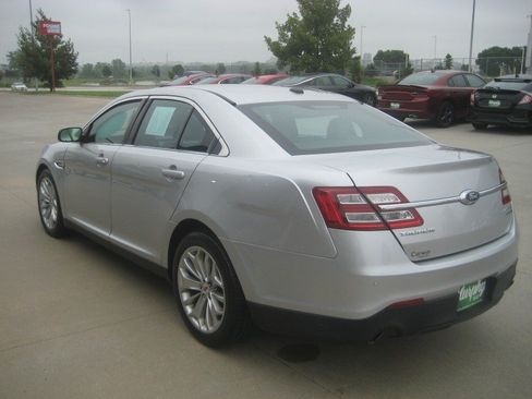 Used 2017 Ford Taurus Limited FWD image 5