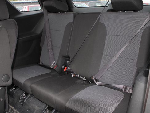 Used 2023 Chevrolet Traverse LT image 18