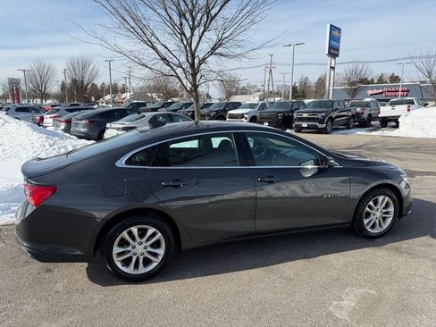 Used 2018 Chevrolet Malibu LT image 3