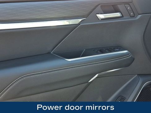 Used 2025 GMC Acadia Elevation image 17